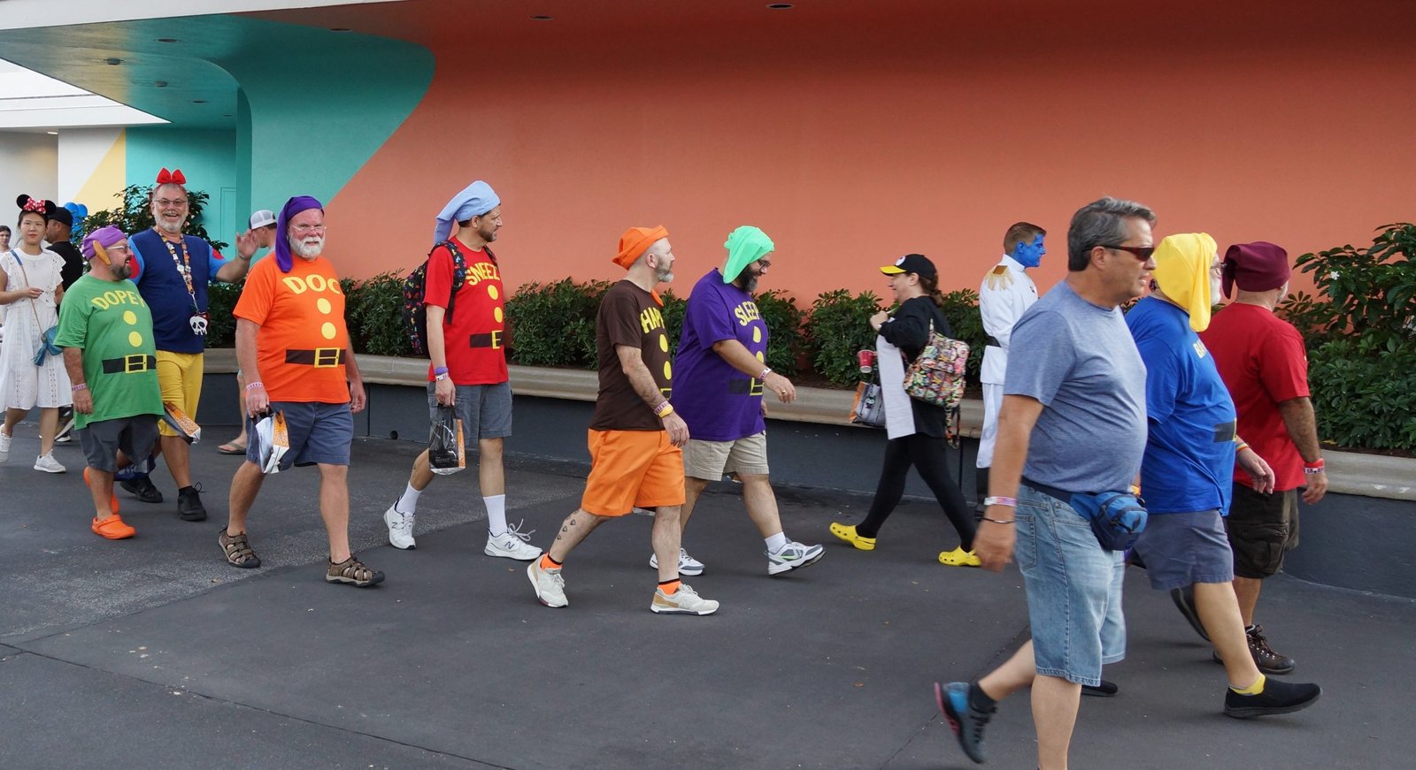Mickey’s Not-So-Scary Halloween Party - Branco de Neve e os Sete Anões