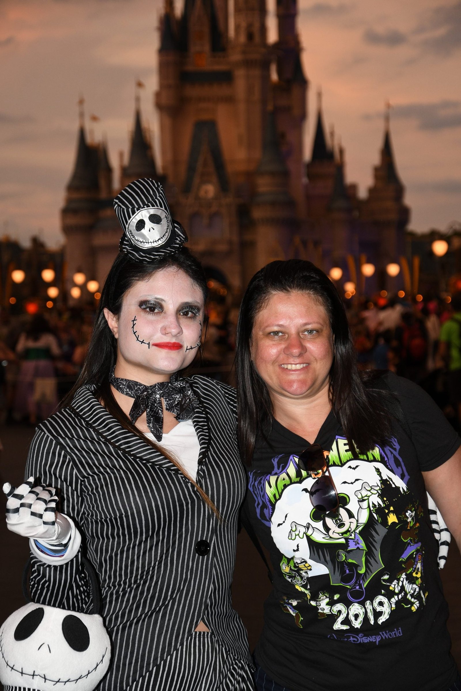 Isabelle e MAri - VEstidas para o Halloween Disney