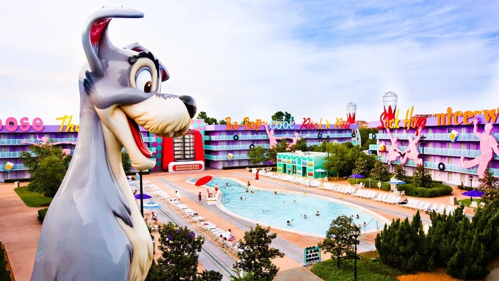 8 raz es pelas quais voc vai adorar - Pop Century Piscina Boliche Disney .webp