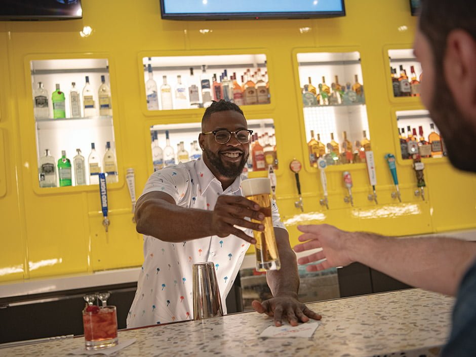 Dockside Inn and Suites Bar