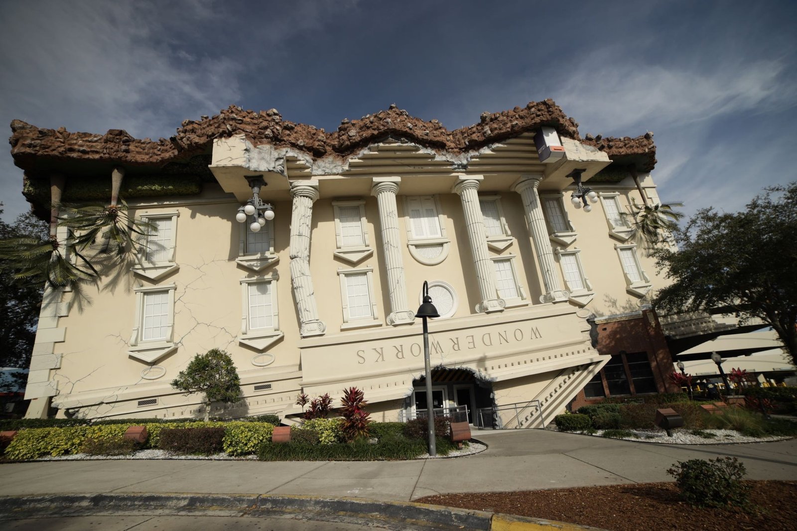 WonderWorks: A casa de ponta cabeça de Orlando - Lá em Orlando Travel